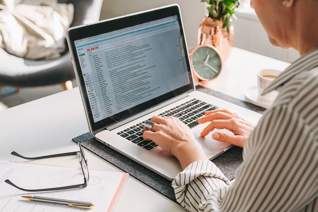 5 Ways To Combat Digital Stress (Even If You’re On Screens All Day)
